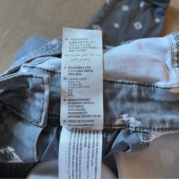 Hollister Gray Patterned Overalls - Picture 8 of 9